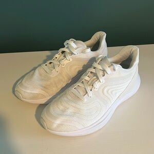 Lululemon  blissfeel 2 euc size 8.5